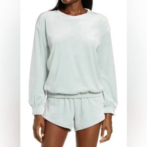 🌿Ugg🌿Shamans Stretch Velour Top🌿Excellent Condition🌿Size L🌿